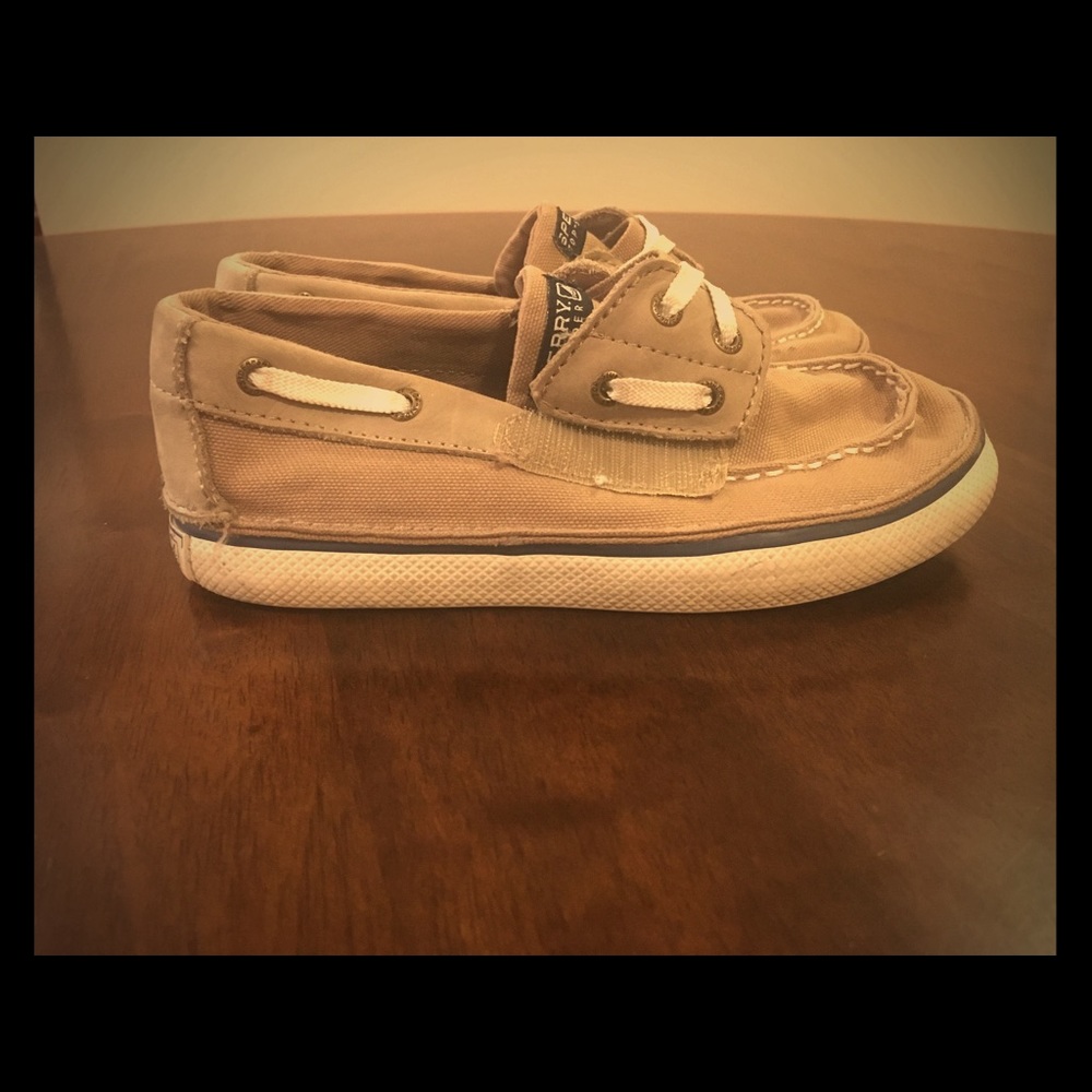 Boys Sperry casual shoes